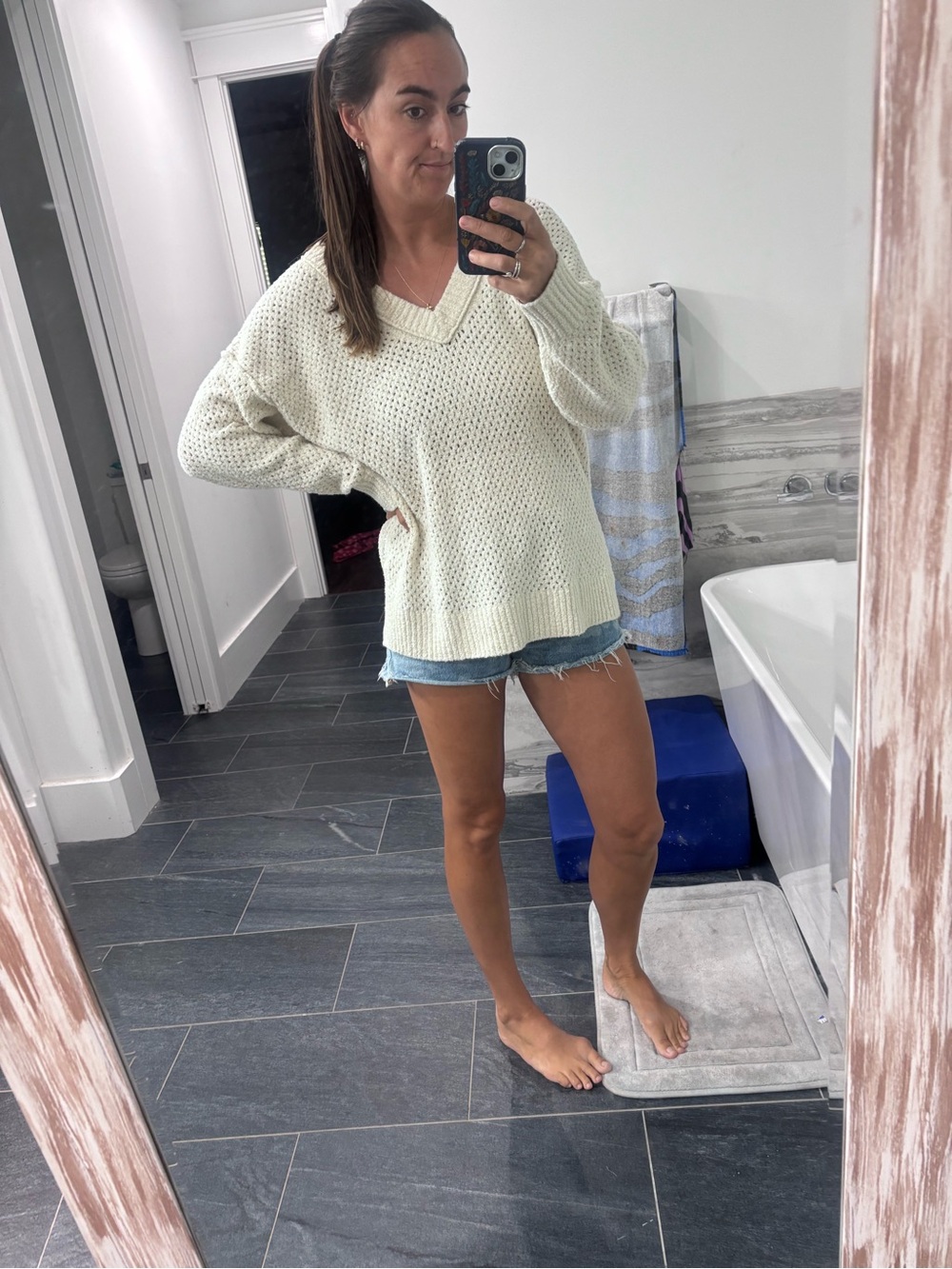 Cozy cream/ivory Chenille V-Neck chunky -Knit Sweater